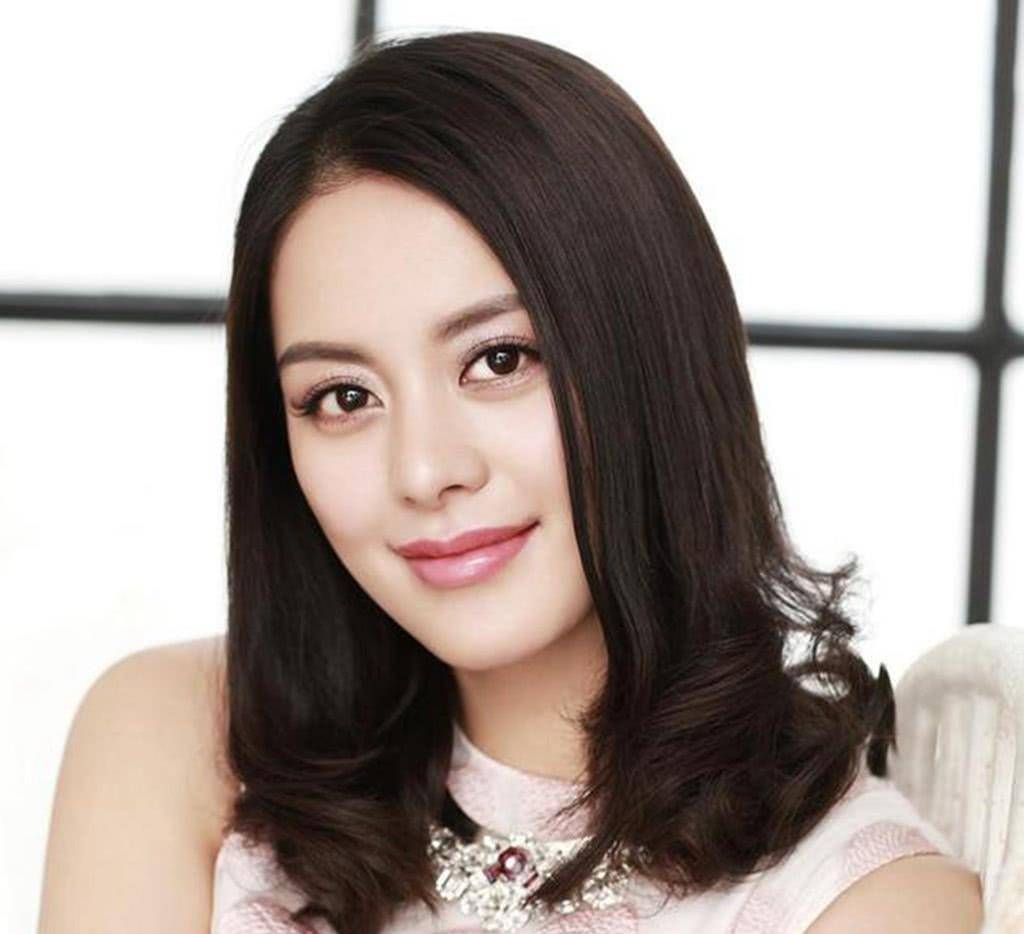 随即便邀她出演,与刘烨,孙俪等搭档合作的作品《血色浪漫》,那时的她