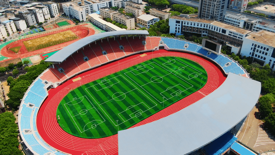 升级完成!赣州市体育中心重新对外开放_改造_田径场_草坪