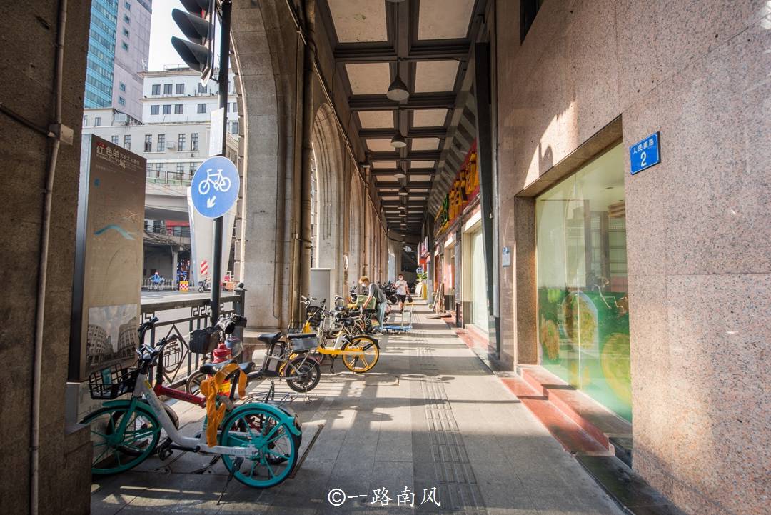 广州人民南路,曾经是全市三个一级商业中心之一,现在却有点冷清_马路