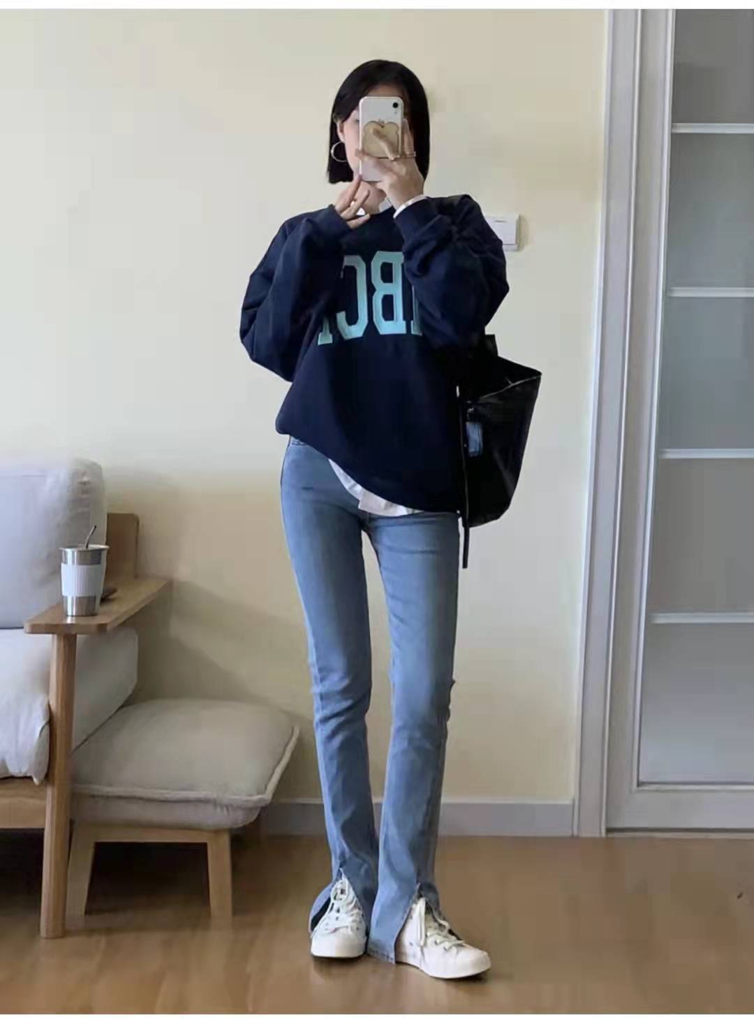 牛仔裤搭配什么颜色的卫衣好看