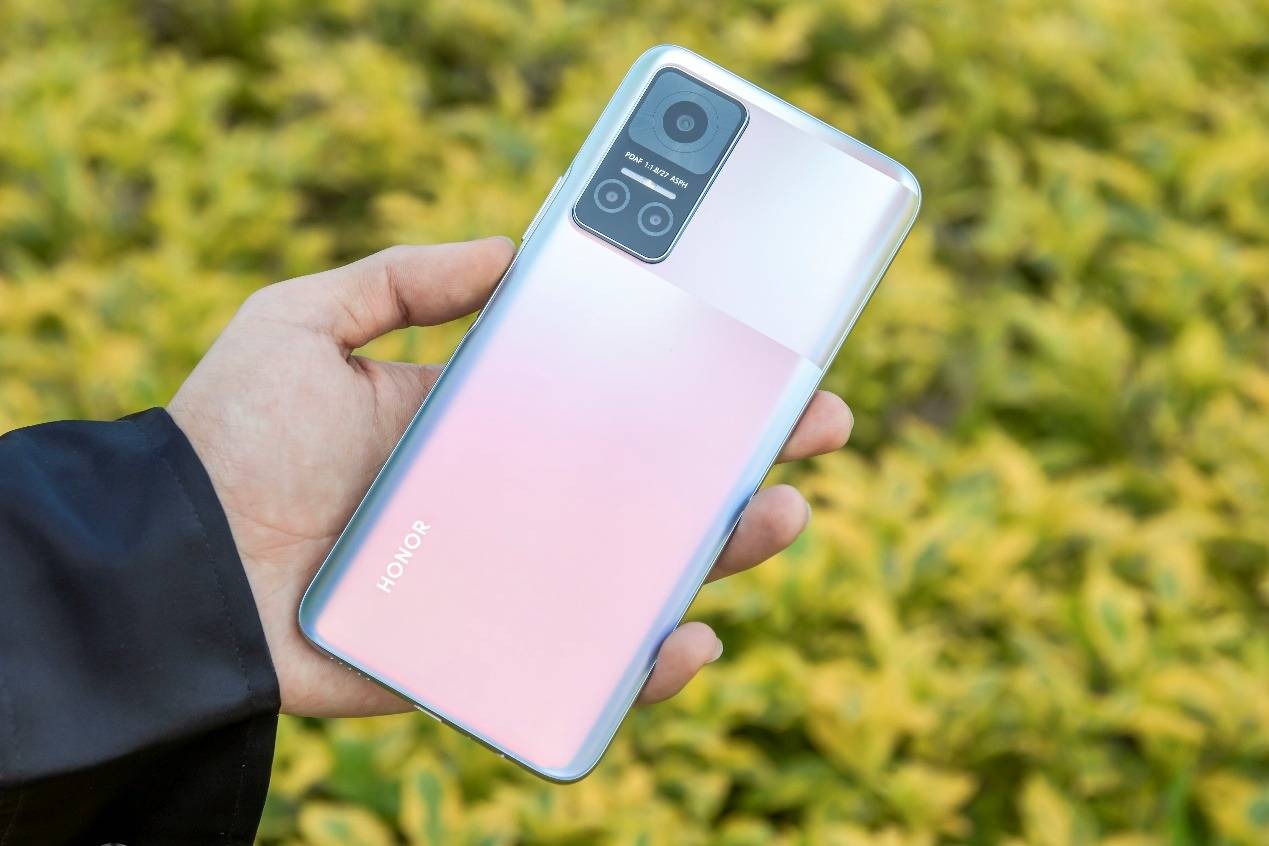 原创荣耀play6t系列抢先开箱40w超级快充并配备256gb存储