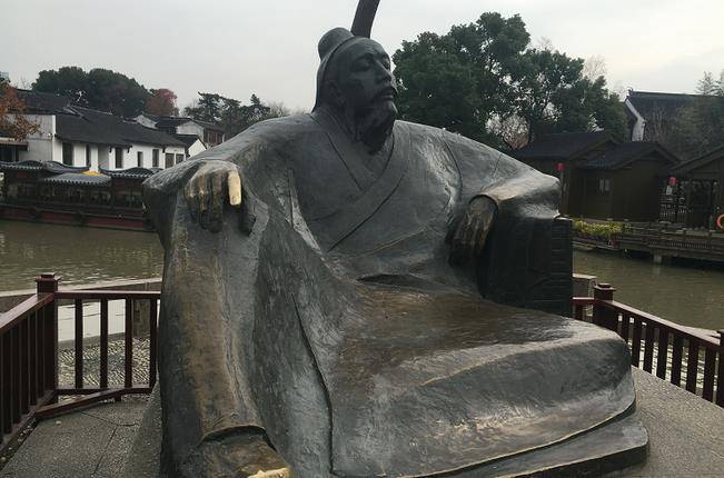 姑苏城外寒山寺,夜半钟声到客船