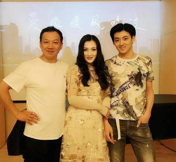 林芳兵收李凌623封情书被诚心俘获爱情真爱就是我养得起你