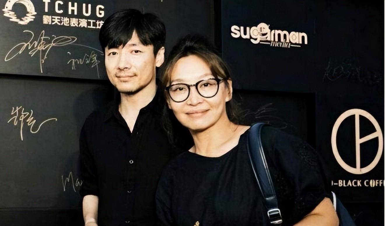 嫁给祖峰12年未生子女,却依旧被他宠成宝,刘天池究竟有什么魅力?
