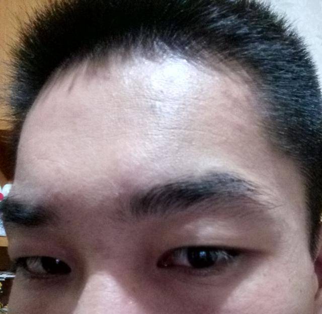 因此我们判断一个人是否能长寿,不能只看眉毛长不长,也要看生活方式和