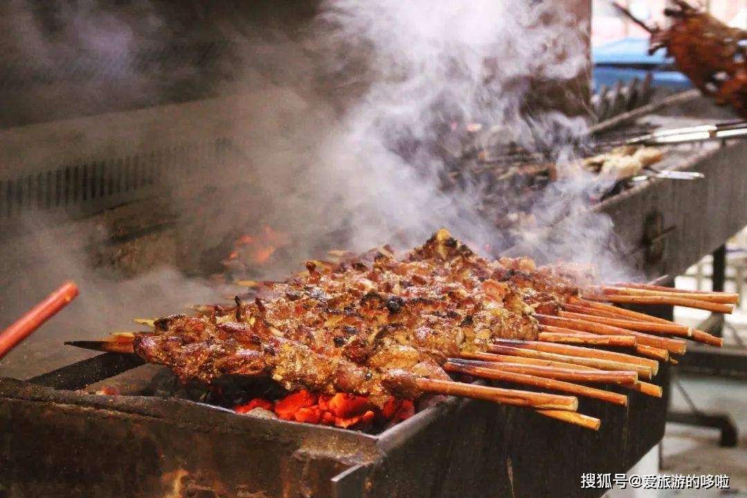 又挖到一座宝藏小城号称无所不烤他们竟将烧烤吃进了非遗