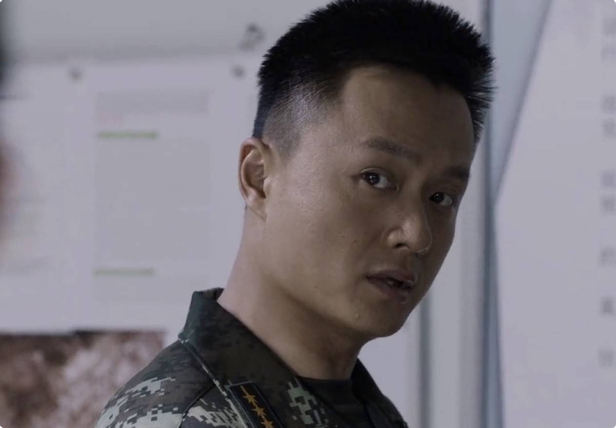 原创美男子吴健凭特战荣耀出圈不仅演技精湛剧中还多了个绰号