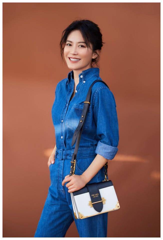 除了林诗音,她在李寻欢心中排第2,如今48岁穿牛仔衣依旧惊艳_俞飞鸿