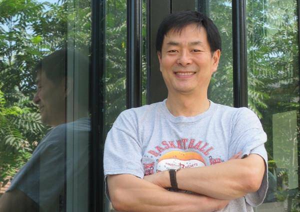 原创老戏骨濮存昕近照曝光满脸皱纹显沧桑令人心疼不已