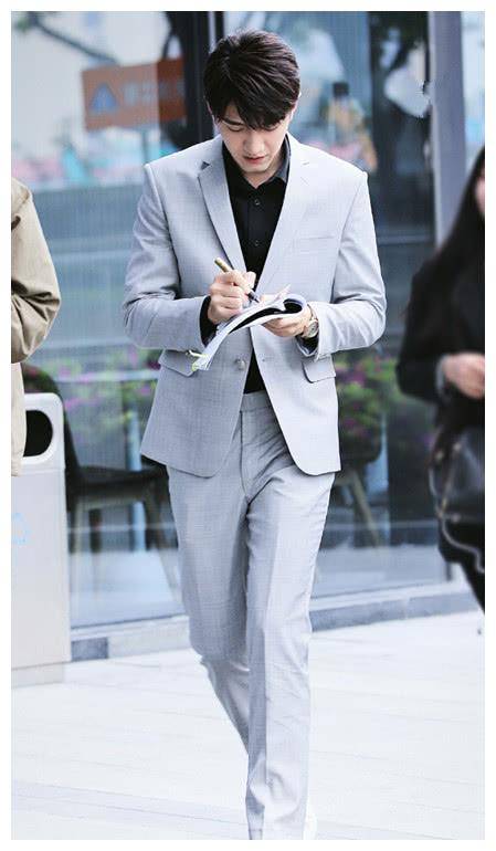 原创穿夹克的金瀚就是帅再配上高帮鞋穿出大个子男孩子的气场