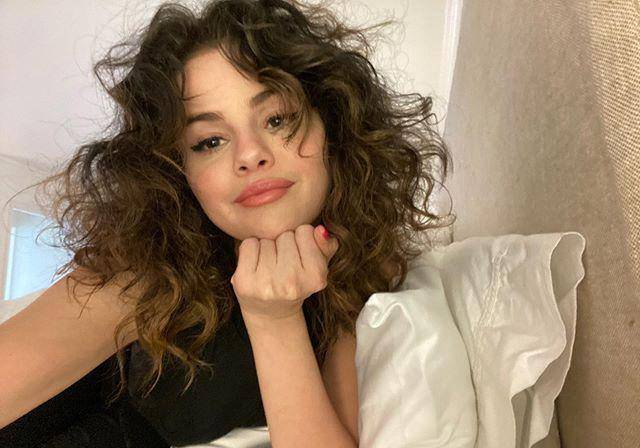 原创赛琳娜自曝近照大变样爆炸头造型配嘟嘟唇时尚可爱太招人喜欢