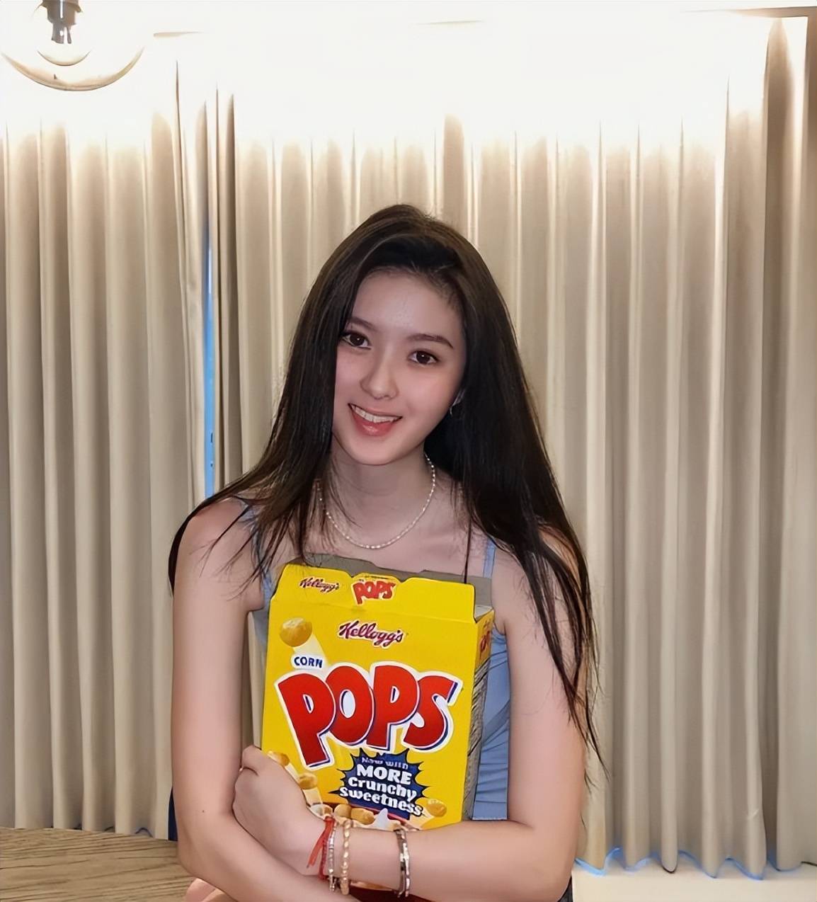 孙芸芸20岁女儿廖思惟,健康洋气落落大方,真人间富贵