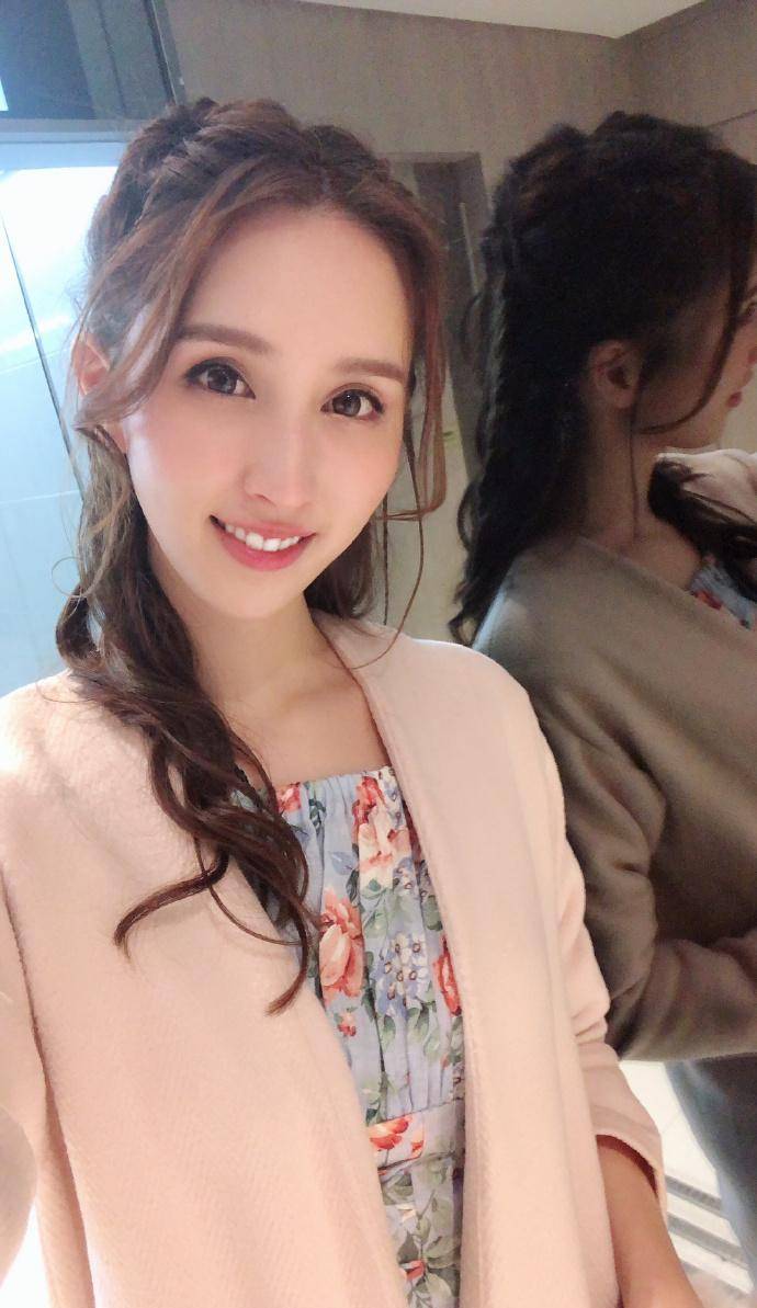 如今何傲儿改名何天儿,一个人单身似乎过得也很自在.