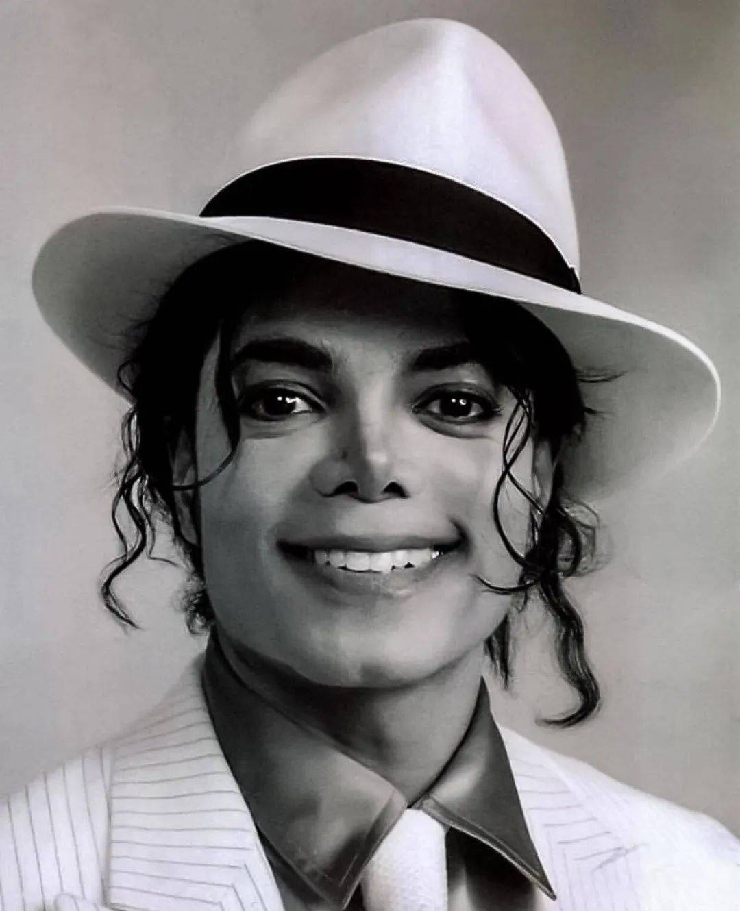 迈克尔·杰克逊——人间最大,最亮,最闪,最善良的星!_are_the_一生