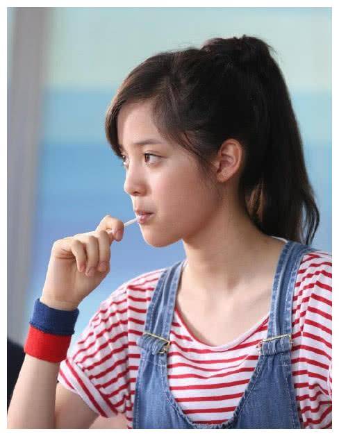 欧阳娜娜越来越红头发缝隙却越来越大网友头顶秃这么多