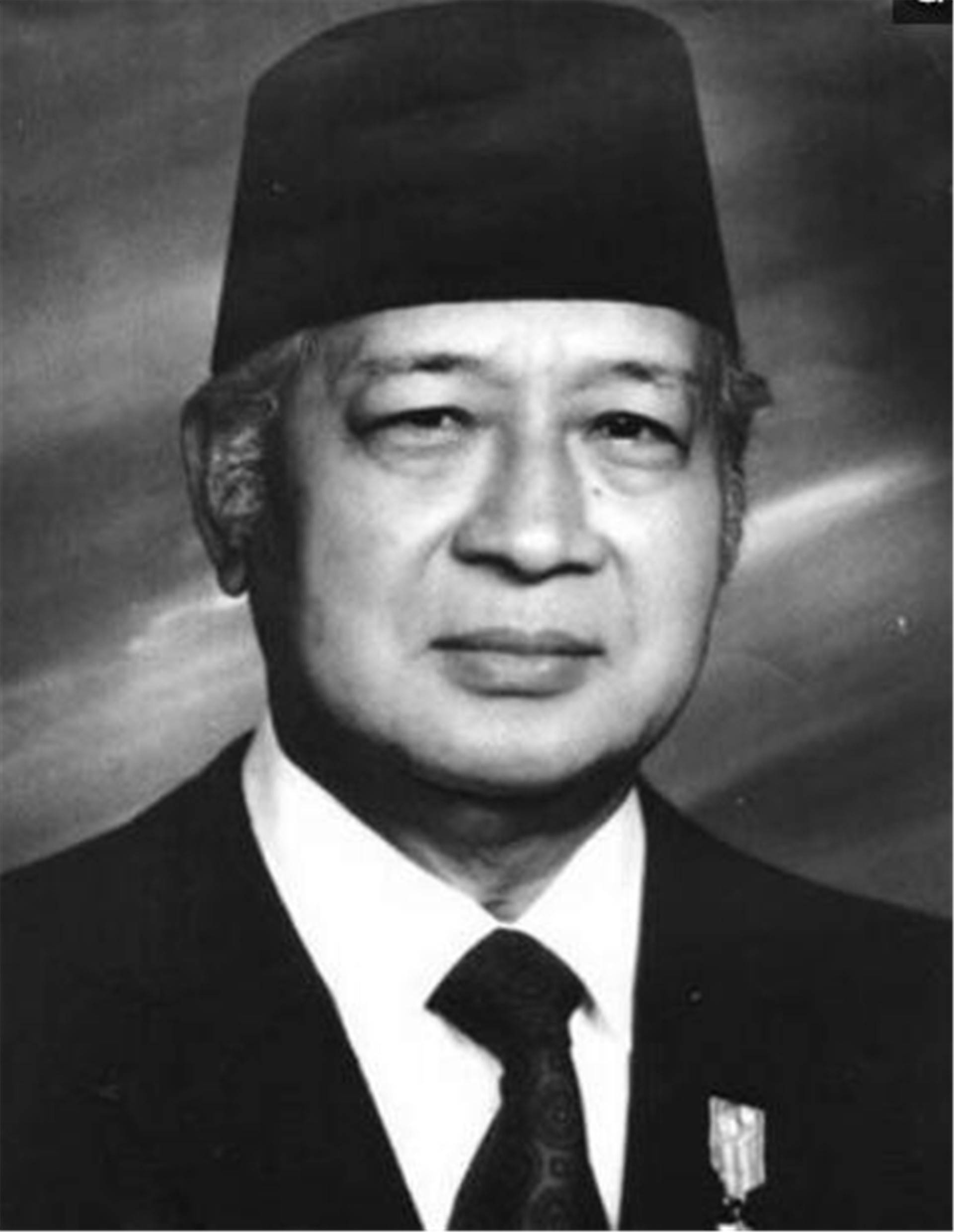 他是世界头号贪污犯执政32年屠杀30万华人子女个个生活富裕