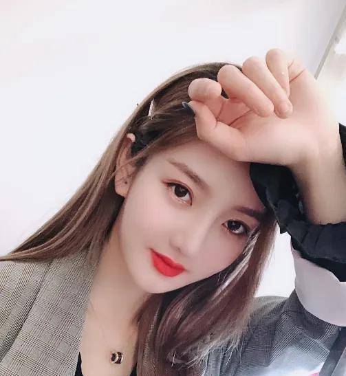 3,青钰雯邱欣怡,1997年1月11日出生于中国台湾省台北市,中国台湾女