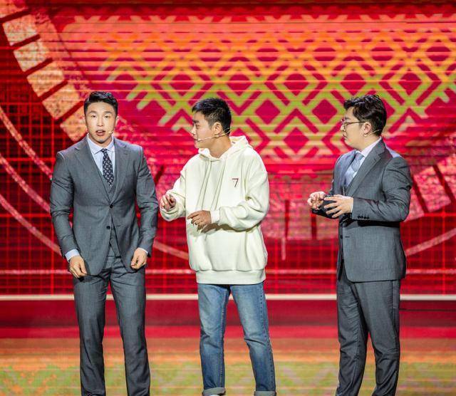 四,演员阵容豪华.总体来说,烧饼这一次的相声作品胆子真大,啥都敢说.