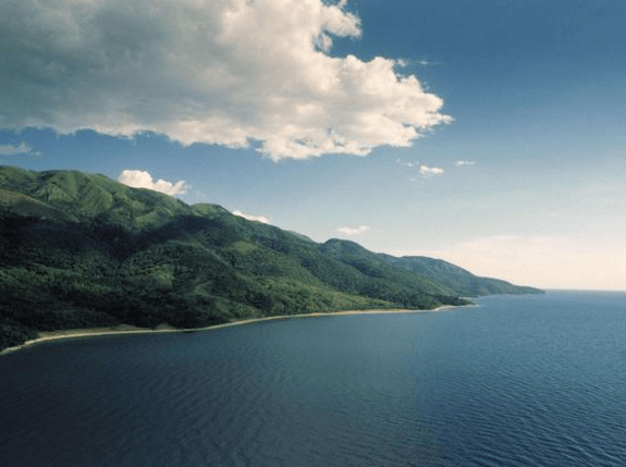 世界第二深湖：比贝加尔湖还大，总储量是我国淡水储量的六倍多