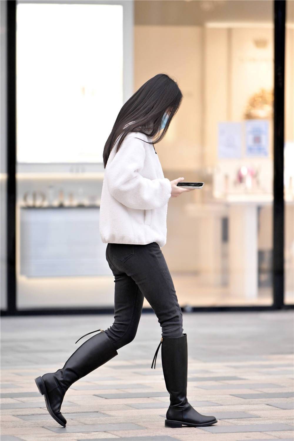 适合春季的长靴你会选择什么款式怎么搭配会更好一些呢