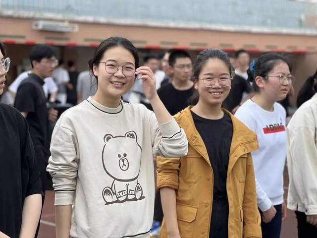 江苏省南通中学高三年级快乐减压笑迎高考