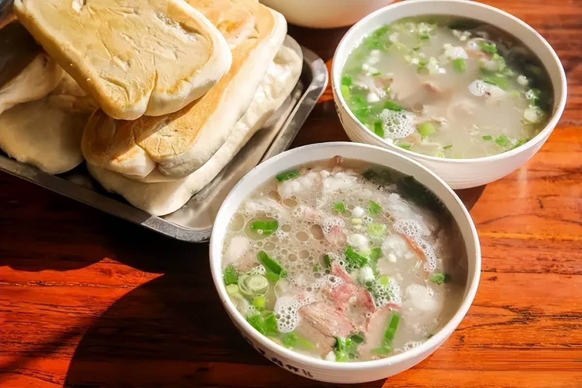 原来河南蕴藏这么多有内涵的美食,怪我发现太晚!
烩面胡辣汤菜蟒牛肉丸子汤开封灌汤小笼包洛阳牛肉汤道口烧鸡塌菜馍