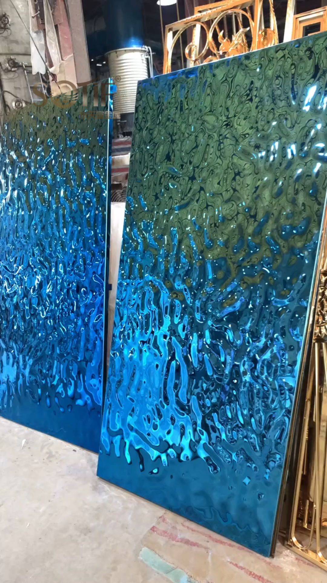 宝石蓝不锈钢水波纹吊顶板进行细致的质检