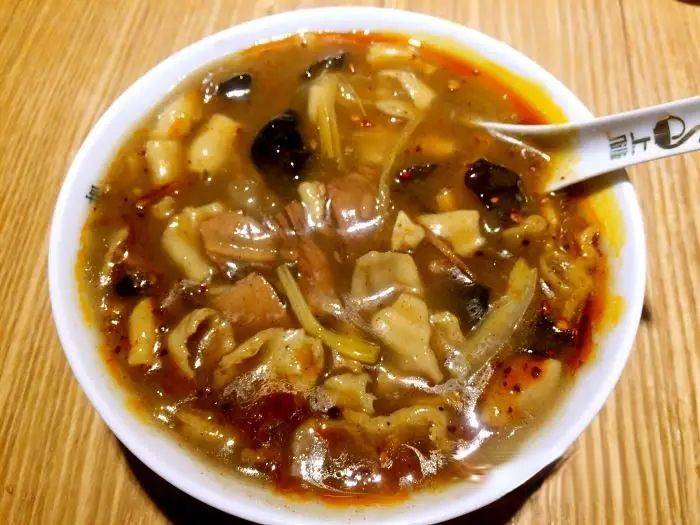 原来河南蕴藏这么多有内涵的美食,怪我发现太晚!
烩面胡辣汤菜蟒牛肉丸子汤开封灌汤小笼包洛阳牛肉汤道口烧鸡塌菜馍