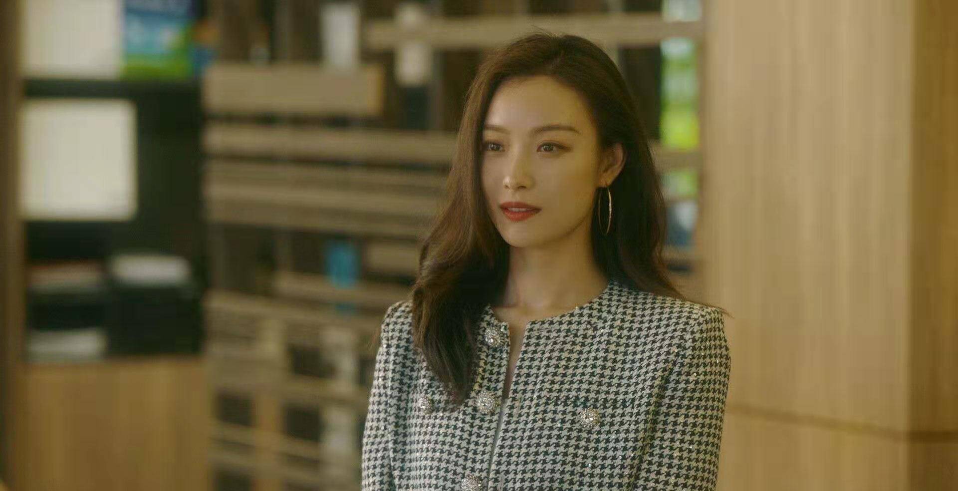 解锁《流金岁月》倪妮,刘诗诗职场穿搭,你喜欢朱锁锁还是南孙?