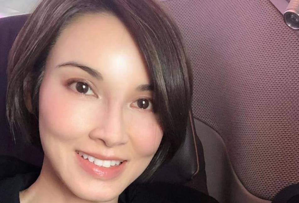 45岁郑雪儿近照曝光皮肤紧绷笑容僵硬嫁豪门10年仍不打算生娃