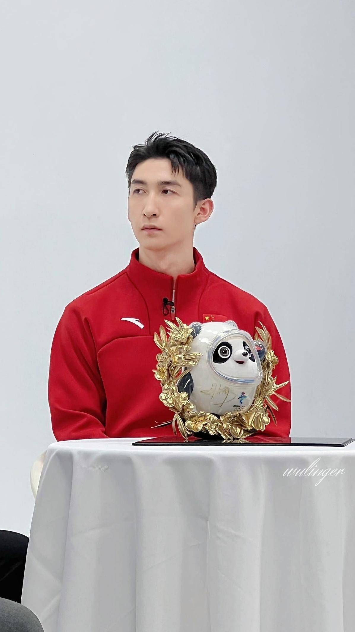 原创武大靖拍卖金墩墩捐106万28岁中国冰雪门面谷爱凌追赶对象