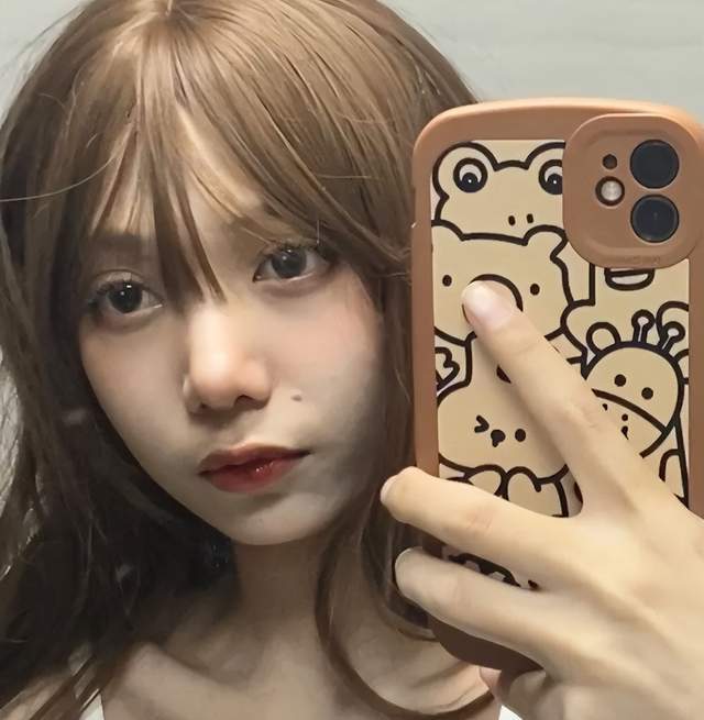 原创21岁女网红患卵巢癌立即接受化疗终身不孕早前身体曾出现征兆