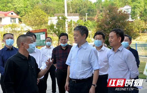 4月11日下午,邵阳市委书记严华在新邵县调研垃圾焚烧发电项目建设