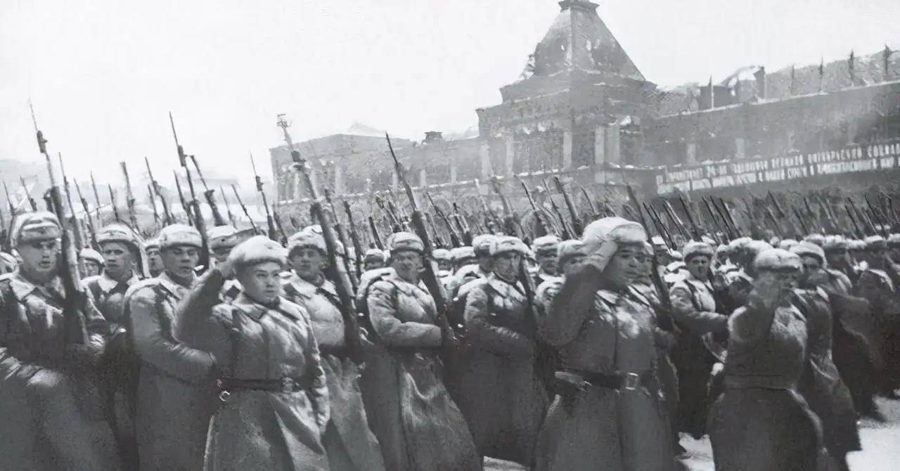 莫斯科保卫战,为何德军宁愿挨冻也不烧树木取暖?