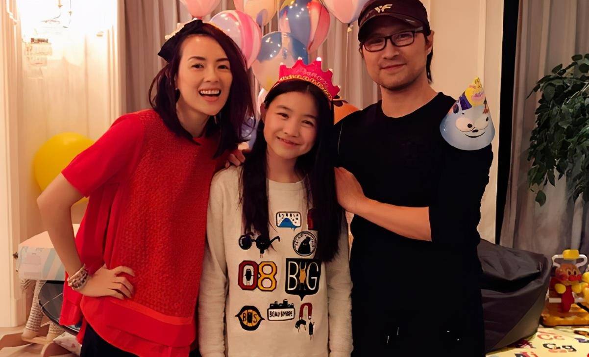 原创汪峰15岁女儿近照曝光初恋脸超好看一家人其乐融融