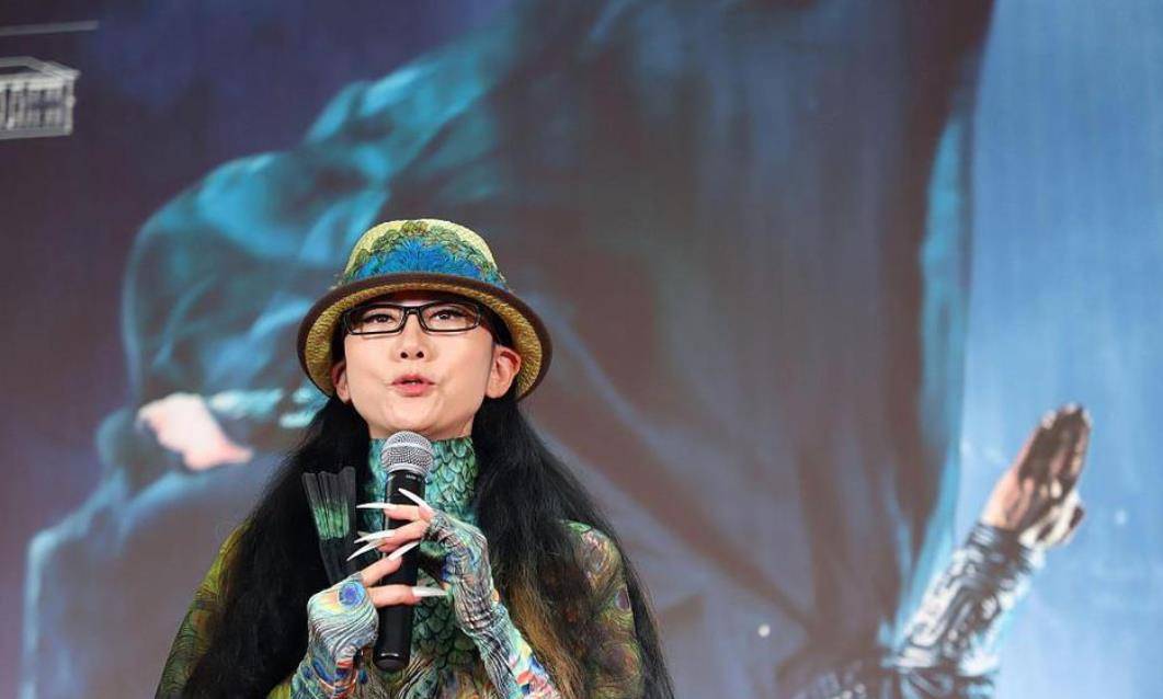 原创61岁杨丽萍近照曝光美的不带一丝人间烟火气