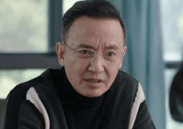 因长得帅被导演看中,拉去演戏22年没火,今却凭《都挺好》火了_侯长荣