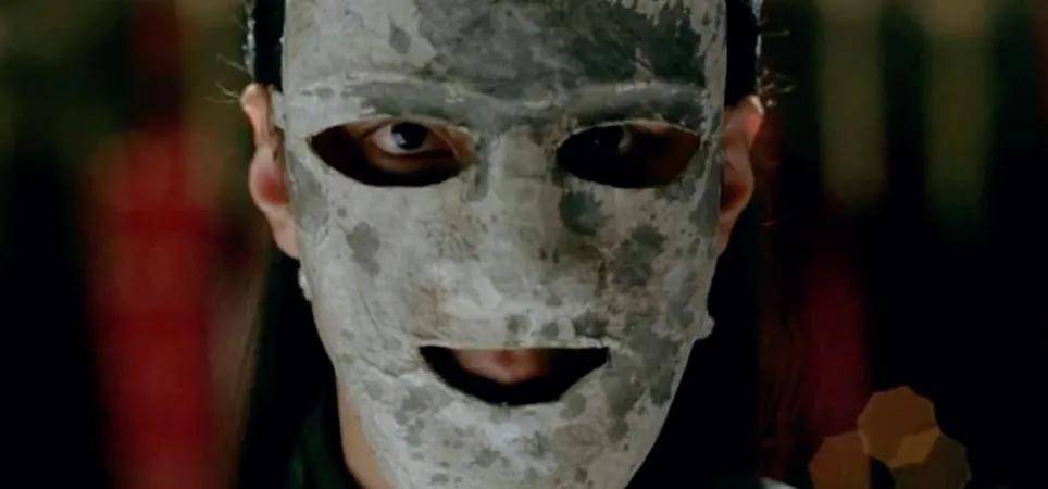 在《夜宴》和《大明宫词》中,出现的面具就比较有时代特色了.