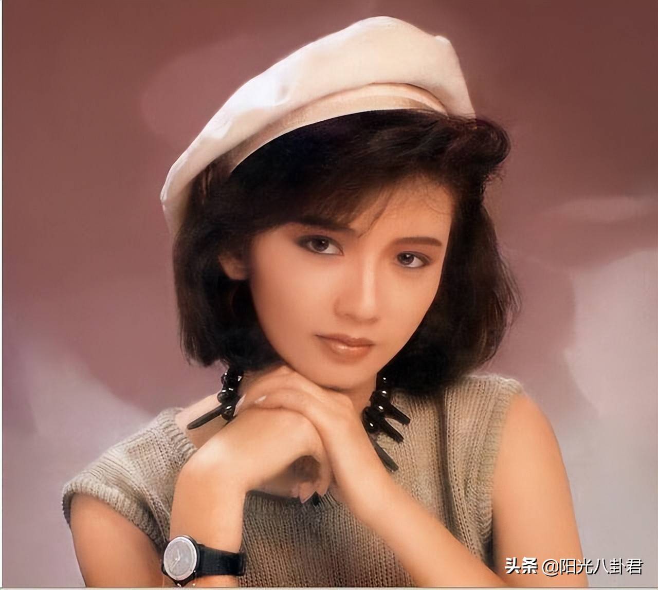 被梁朝伟宠爱了六年,最后输给刘嘉玲,56岁求工作,她经历了什么_曾华倩