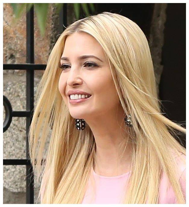 这条裙子换算成人民币大概18,000元左右,但是伊凡卡穿后没有拖地.