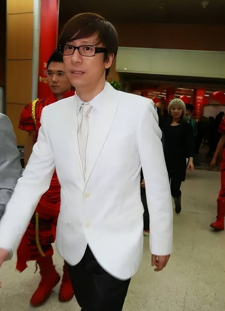 过气歌手现状有人吃老本有人小县城卖唱一地的尴尬和心酸