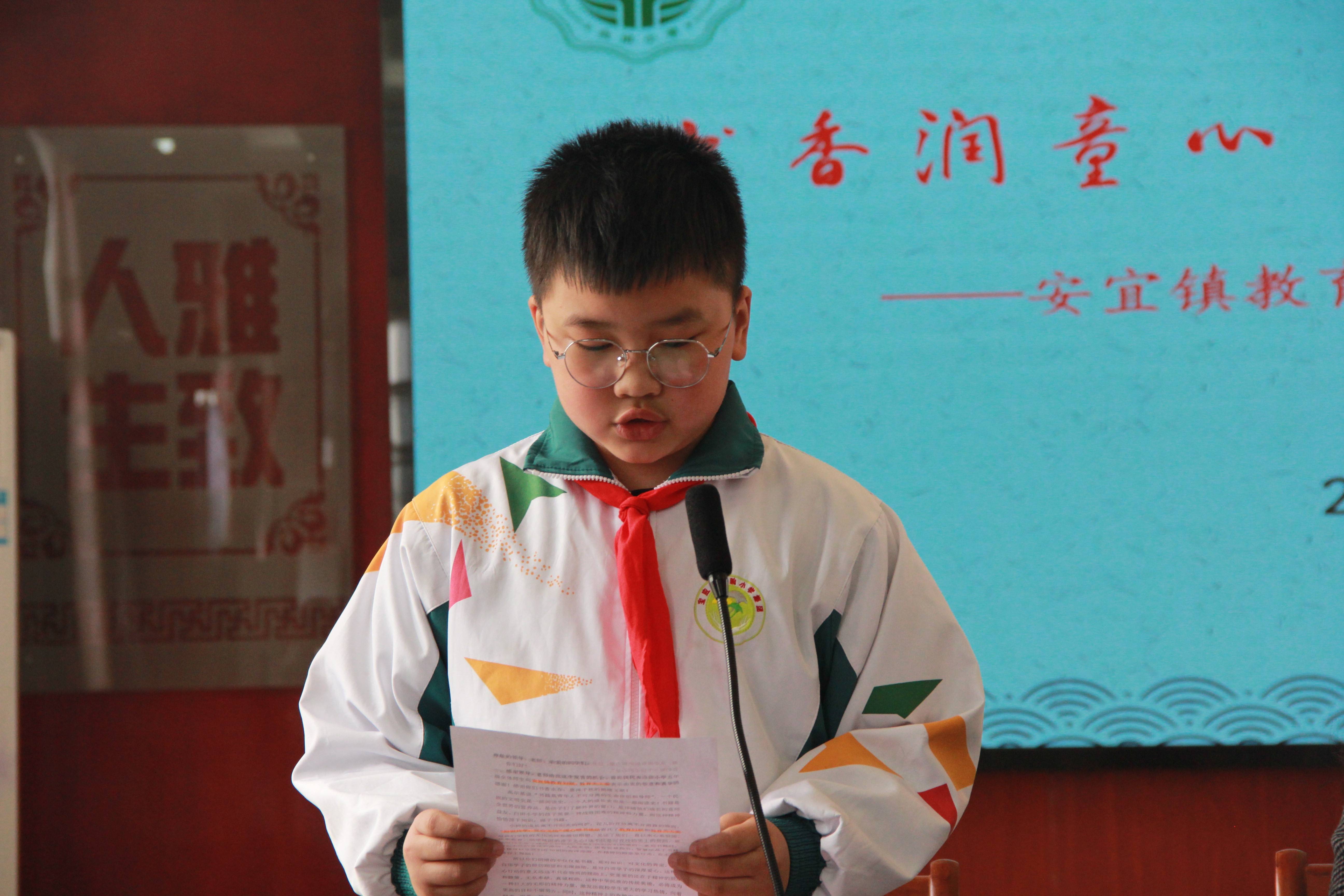 暖心书籍进校园,关爱学生助成长