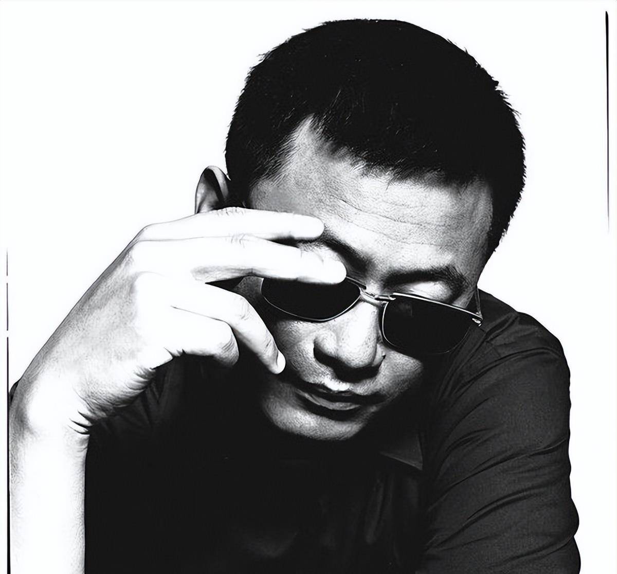 王家卫:一个人的电影_墨镜_香港_观众