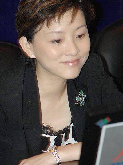 更为重要的是,杨澜博览群书,让一种深厚的积淀滋养她年轻的生命