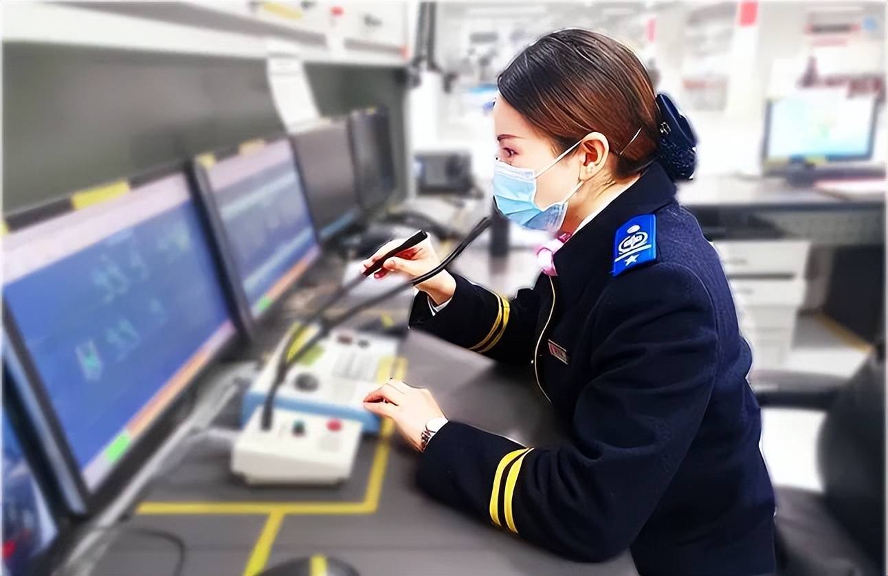 郑州地铁紫荆山站的十二时辰