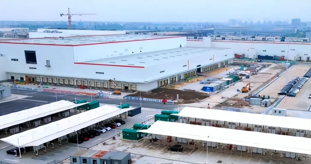 特斯拉开始向英国用户交付modely产地来自上海