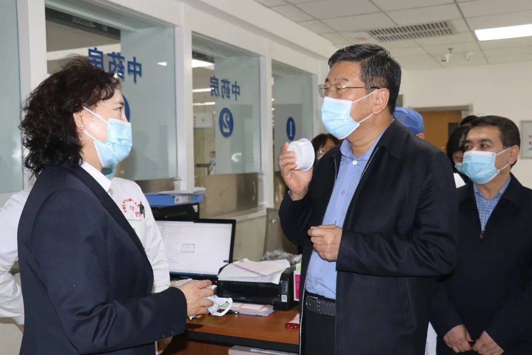 自治区卫健委一级巡视员张刚强一行到新疆长安中医脑病医院调研指导