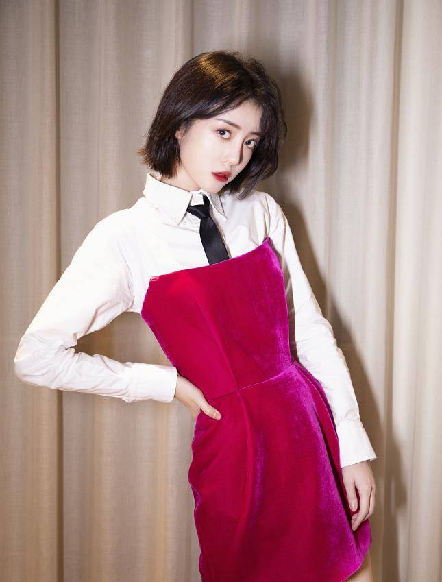 还说李溪芮是极品厌世脸看到她戴上眼镜后上帝是公平的