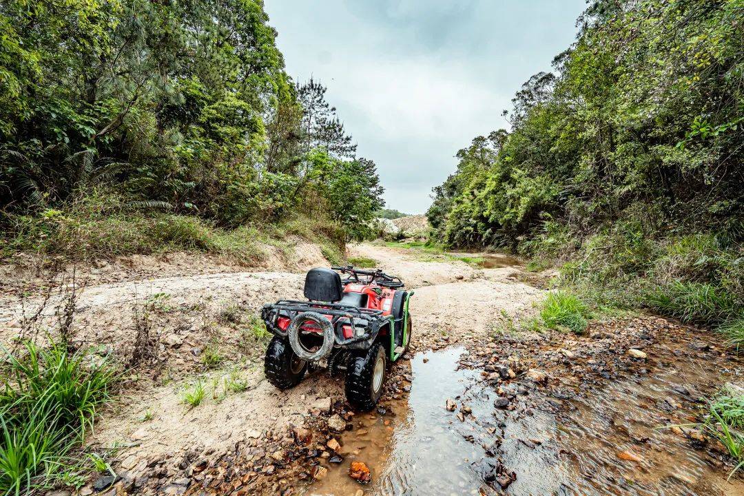 16公里山地越野车极速穿过丛林矿场你敢玩吗
