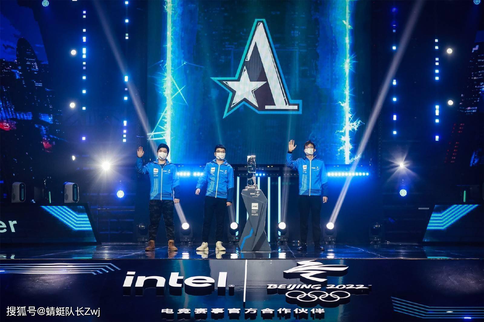 aster斩获,但如果要参考上赛年表现(综合来看)的话显然是斩获ti10亚军